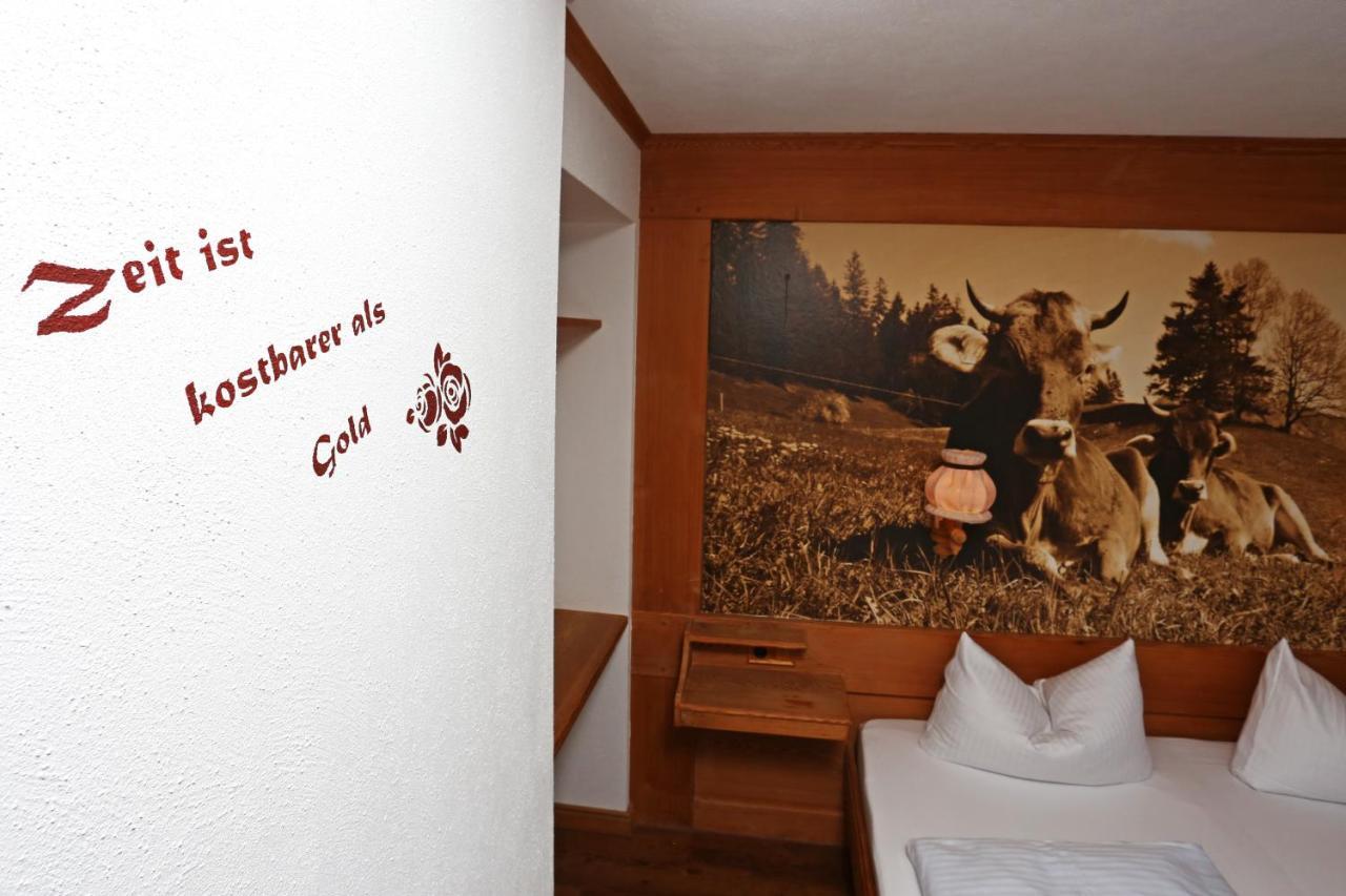 ホテル Lustiger Hirsch Akams エクステリア 写真